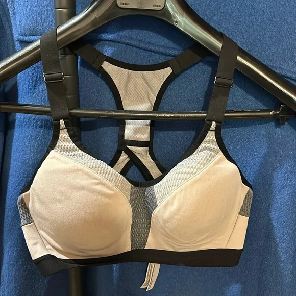 Incredible by Victoria’s Secret‎ women’s bra 32C - Picture 2 of 6